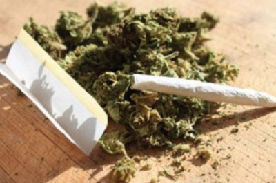 Cop sells weed (Mbanje) to a schoolboy -Zimmagazine